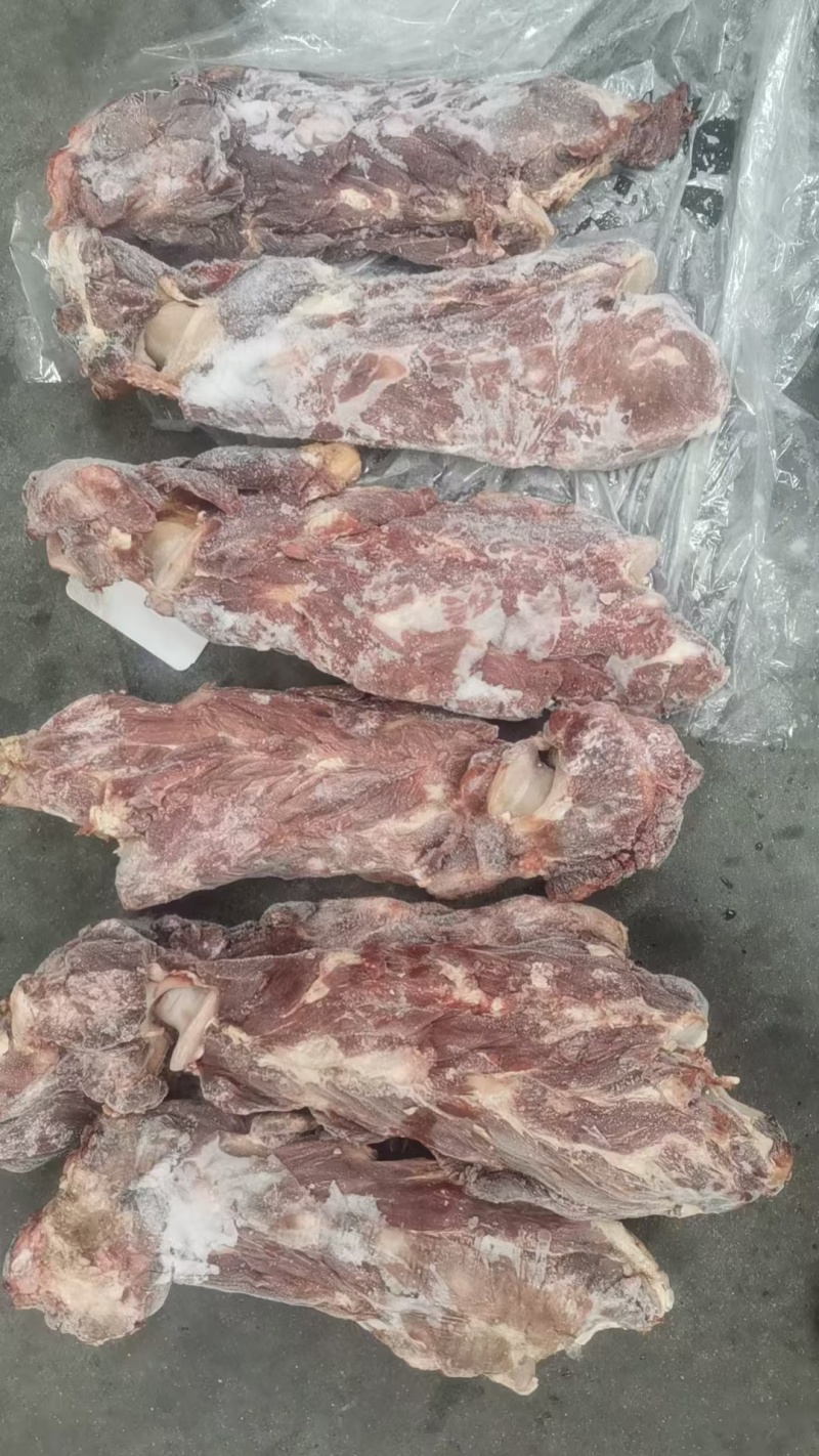 2520满肉牛脖骨到货一车