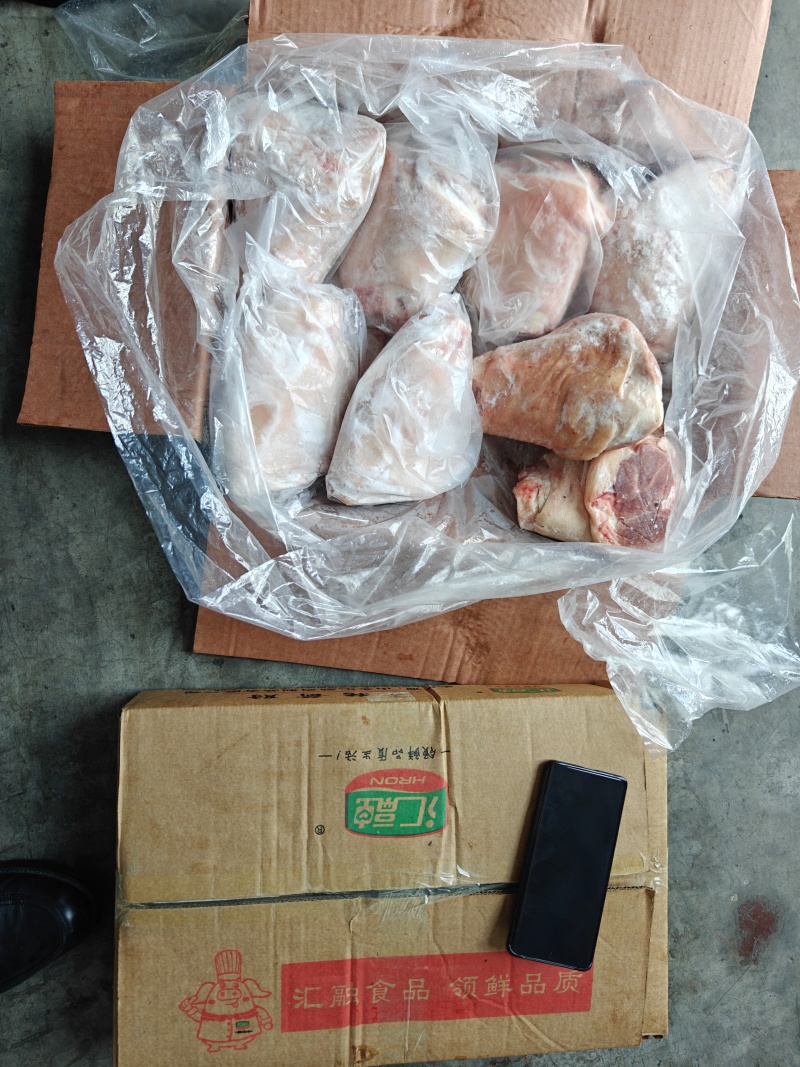 猪前肘，新货速冻，带肉率高，颜色鲜亮