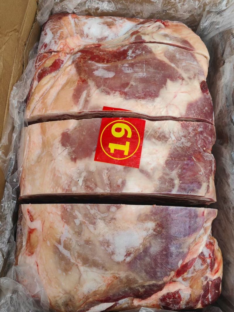 新鲜冷冻牛白腩，牛肚腩，牛坑腩，大块牛腩，一件50斤左右