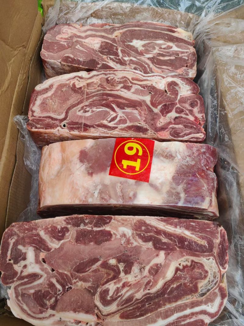 新鲜冷冻牛白腩，牛肚腩，牛坑腩，大块牛腩，一件50斤左右