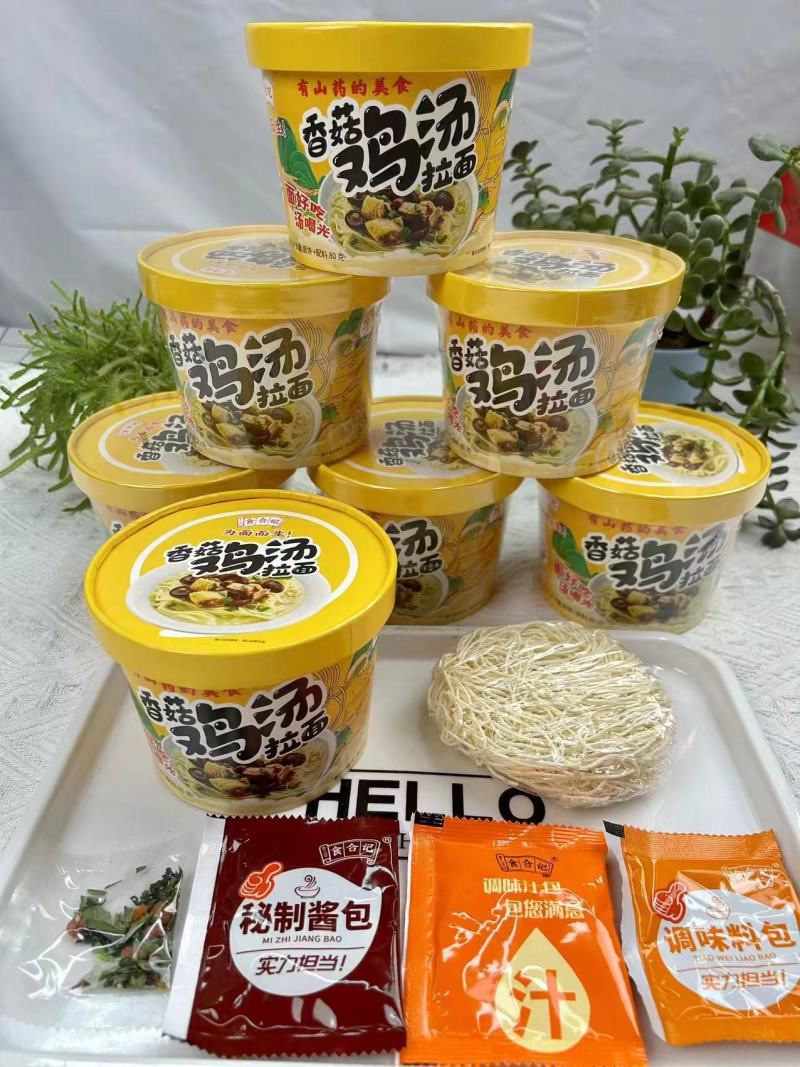 营养美味的香菇鸡汤拉面，桶装山药面含有20%的山药原浆成份