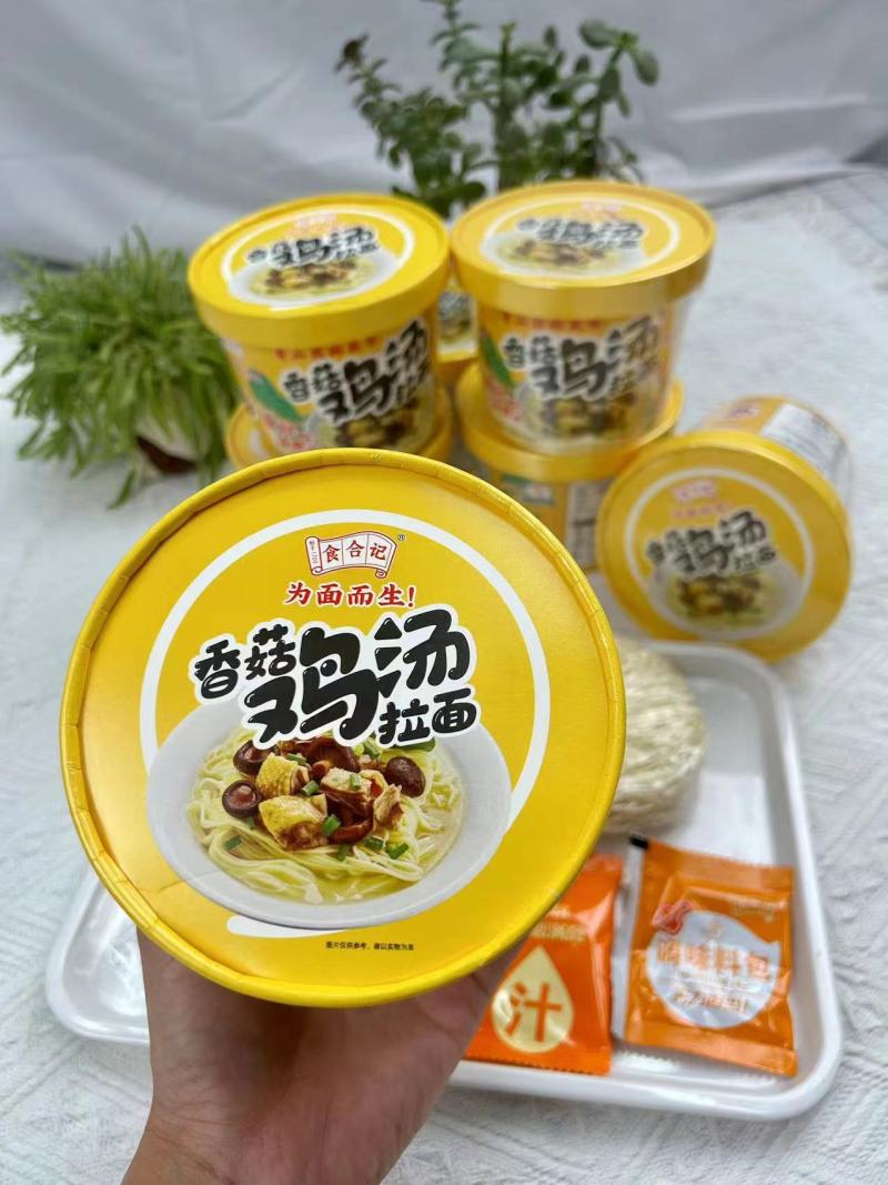 营养美味的香菇鸡汤拉面，桶装山药面含有20%的山药原浆成份