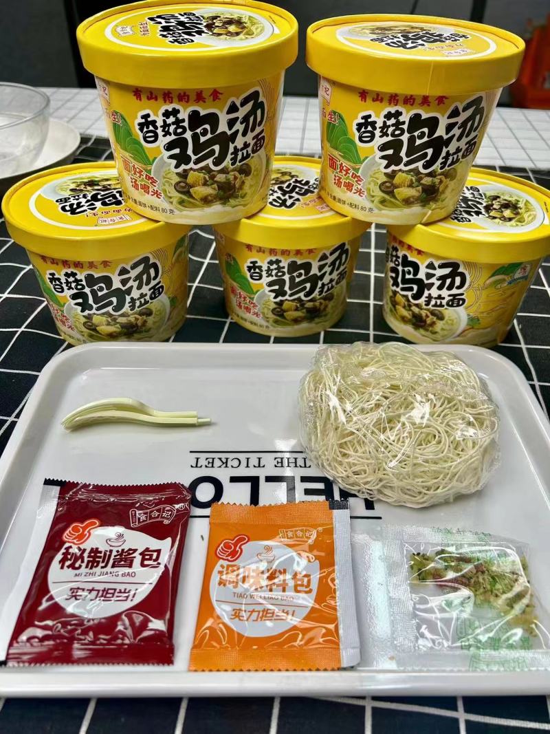 营养美味的香菇鸡汤拉面，桶装山药面含有20%的山药原浆成份