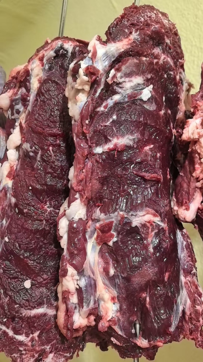 鲜牛肉批发，精品部位肉吊龙，自养自销散养溜达牛，现宰现卖