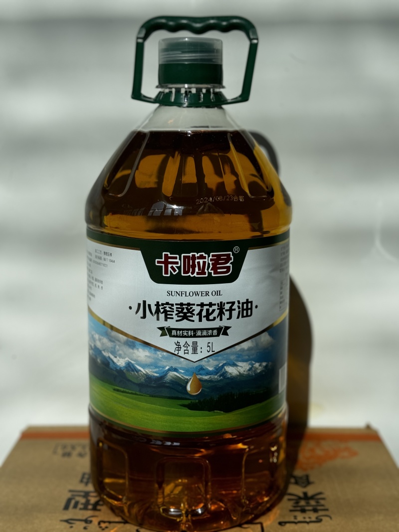 新疆伊犁葵花籽油纯物理压榨，原汁原味，香味浓郁