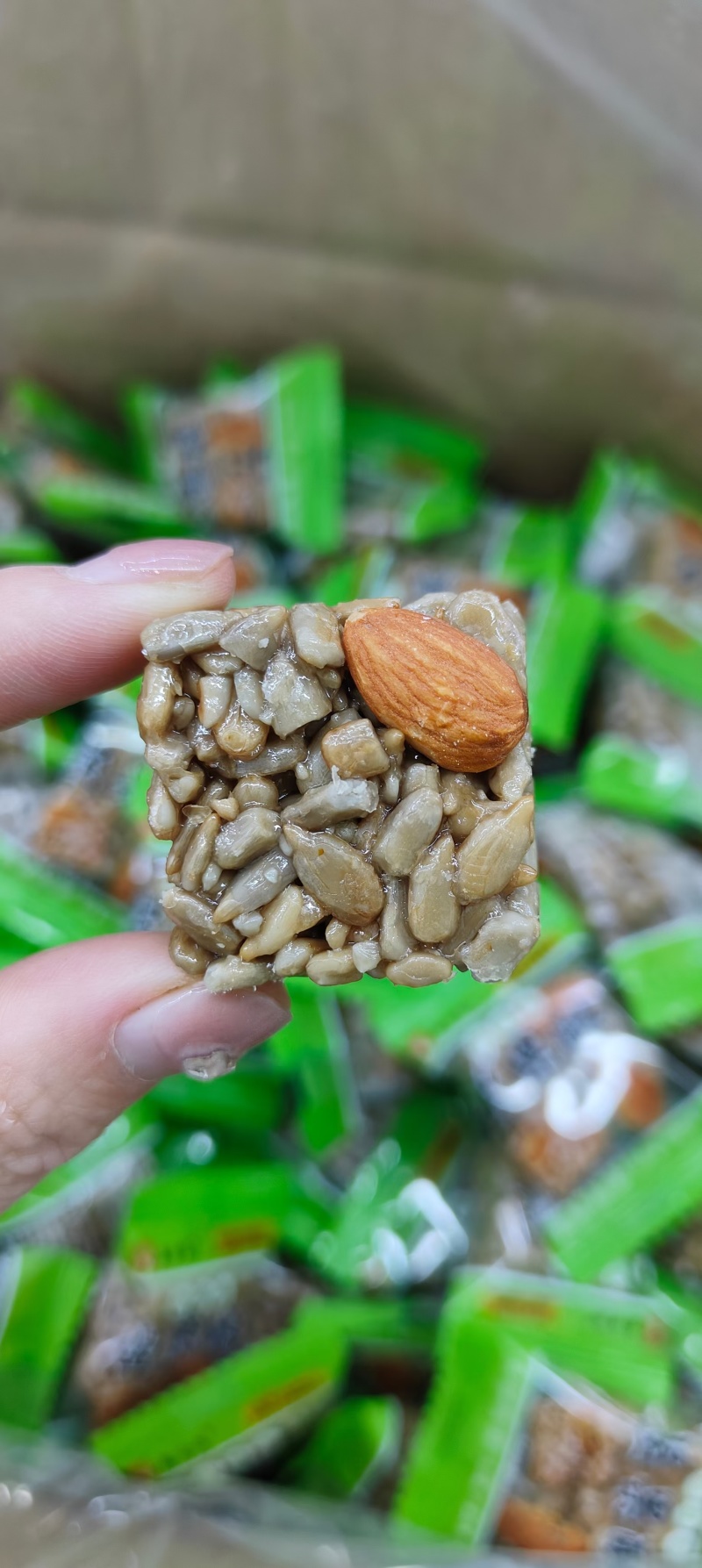 精品推荐巴旦木瓜子酥独立包装饱满果仁香酥可口