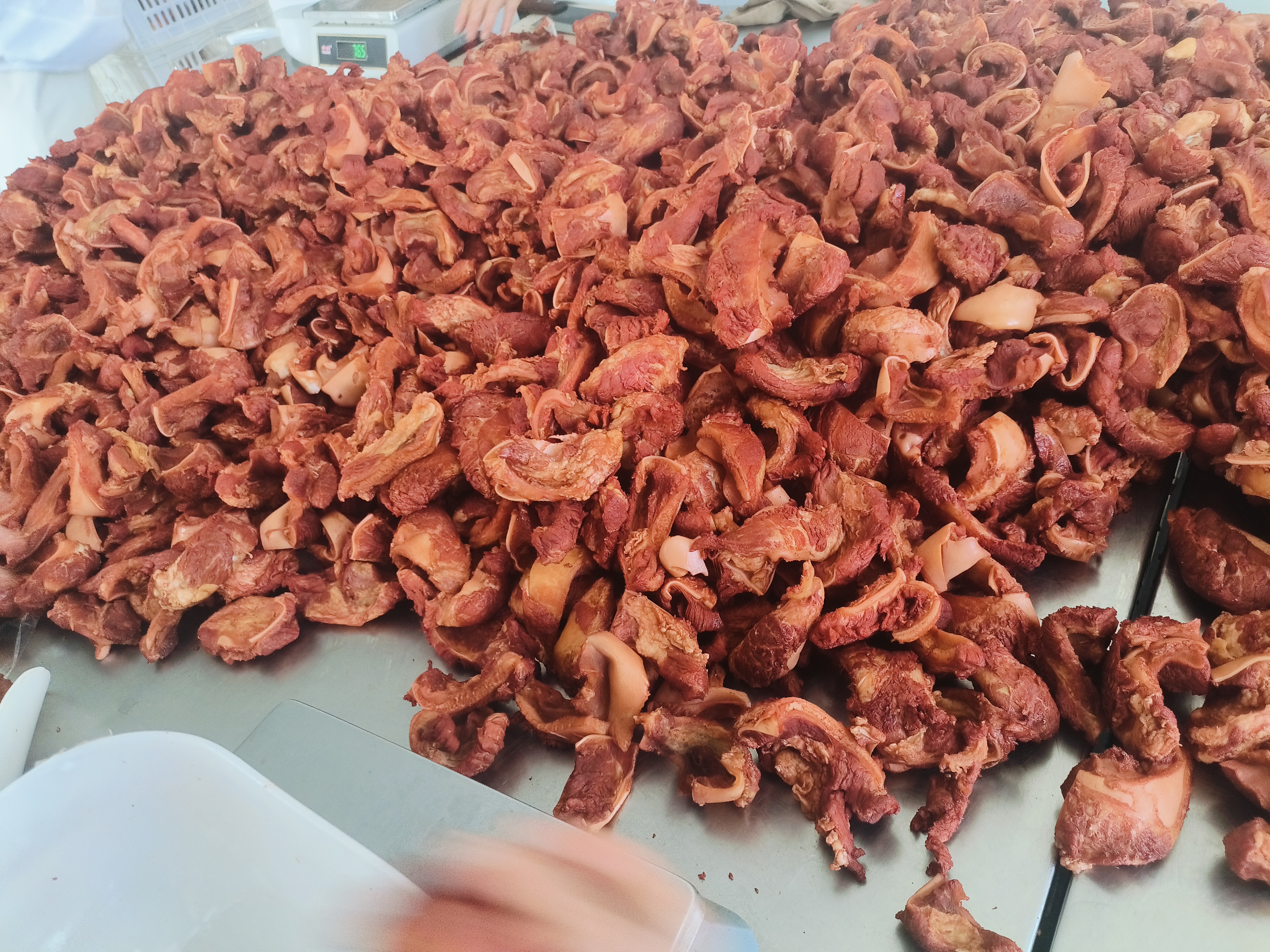 香芹猪耳朵餐桌摆盘图