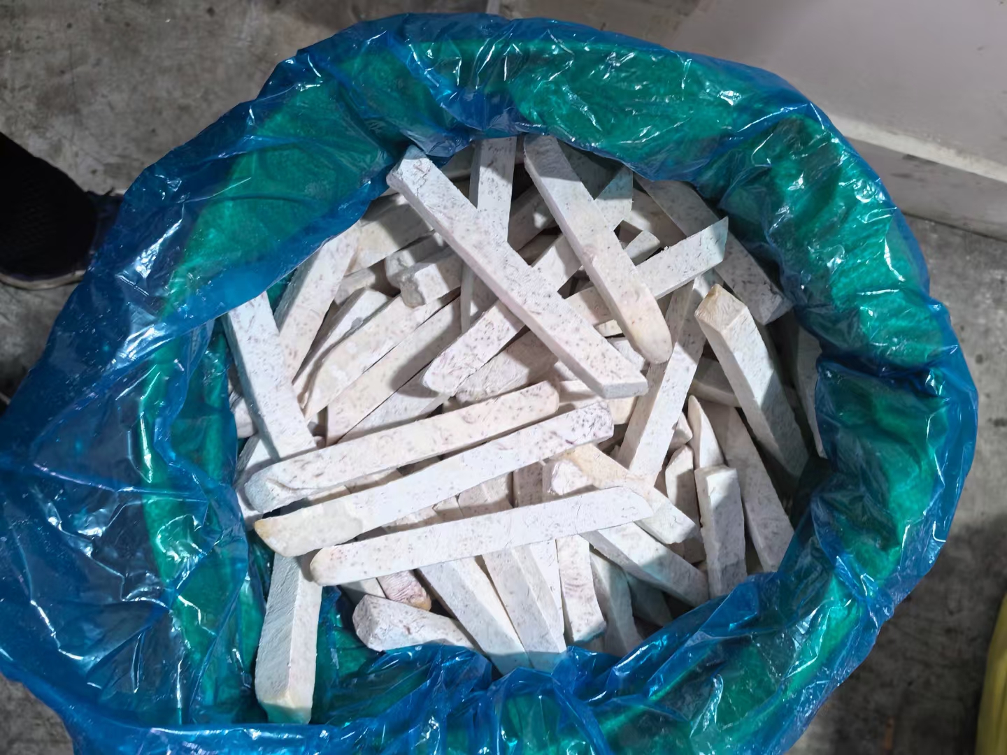 处理芋头时戴手套