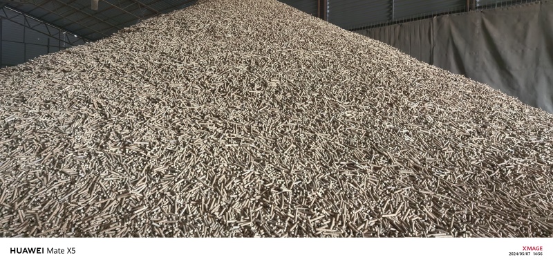 稻壳颗粒，低热值3300卡，灰分10%左右装车过筛