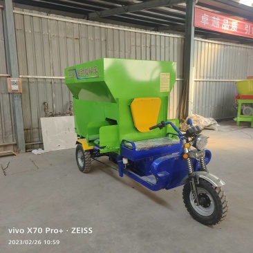 电动撒料车，牛羊养殖场电动撒料车