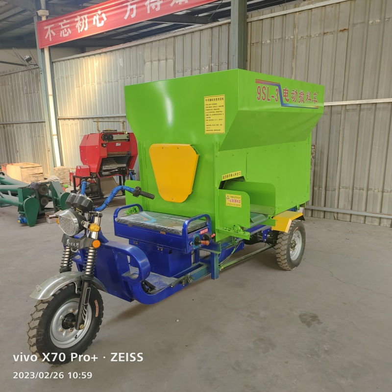 电动撒料车牛羊养殖场电动撒料车