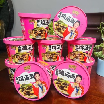 食合记香菇鸡汤面，汤浓面爽滑，非油炸，更健康