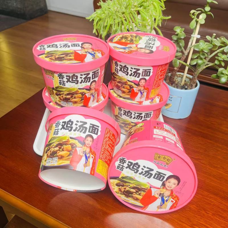 食合记香菇鸡汤面，汤浓面爽滑，非油炸，更健康