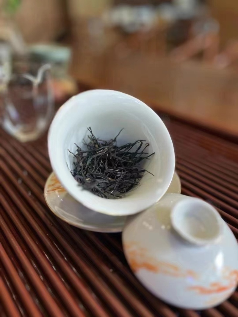 2024年春茶正宗云南凤庆滇红茶中国红