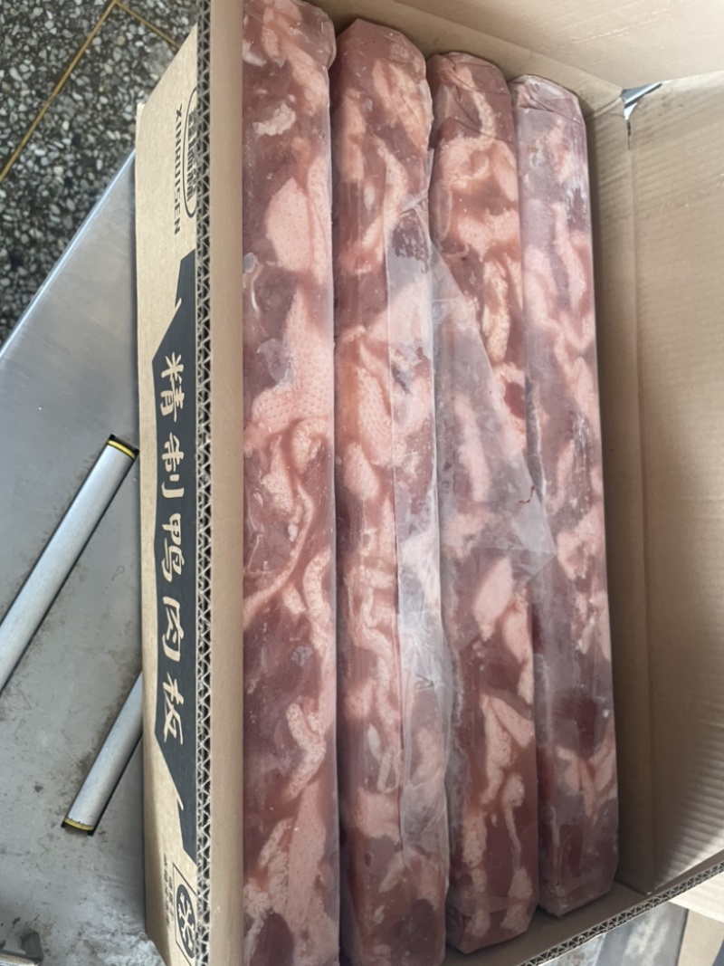 精制带皮鸭肉板鸭肉卷精选带皮鸭胸可定制厂家直销