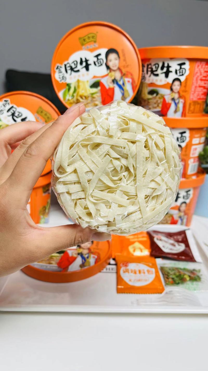食合记金汤肥牛面，非油炸，更健康，汤浓面爽滑，优选
