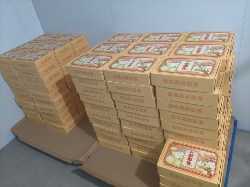 秋梨膏，梨膏礼盒装，高端大气，送礼不二选择，各大商超已入住