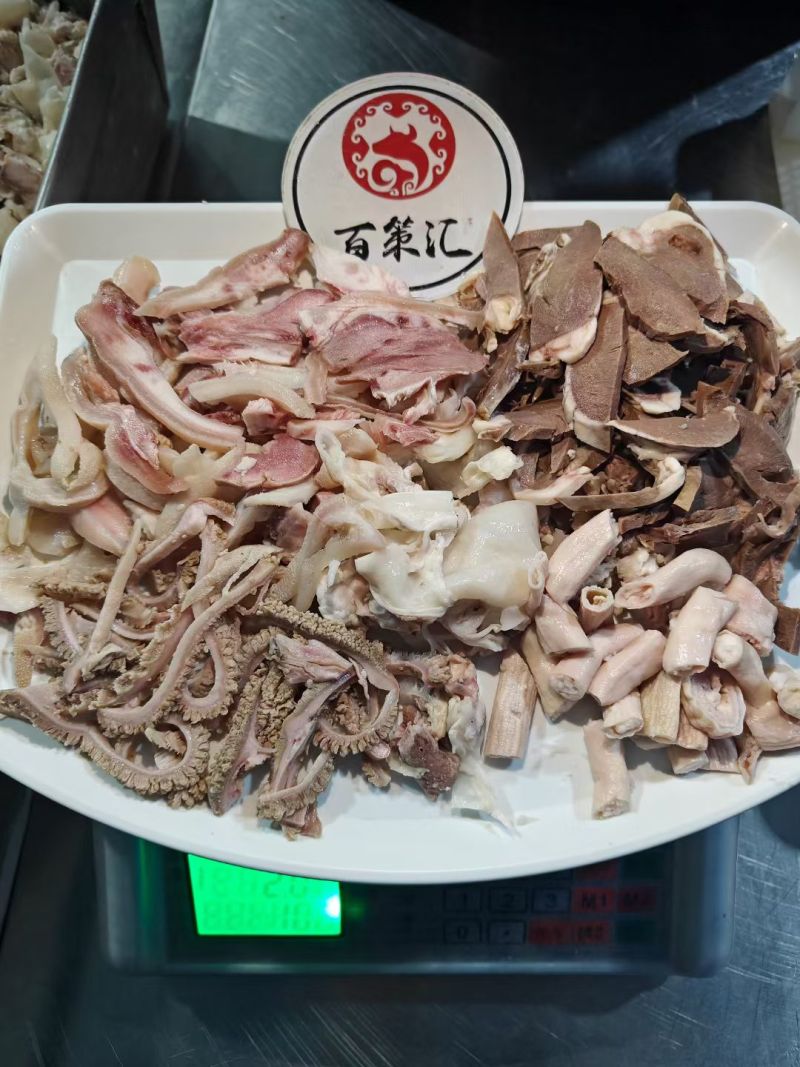 骨汤羊杂，无肝无肺，配料表干净，选用黄毛肚