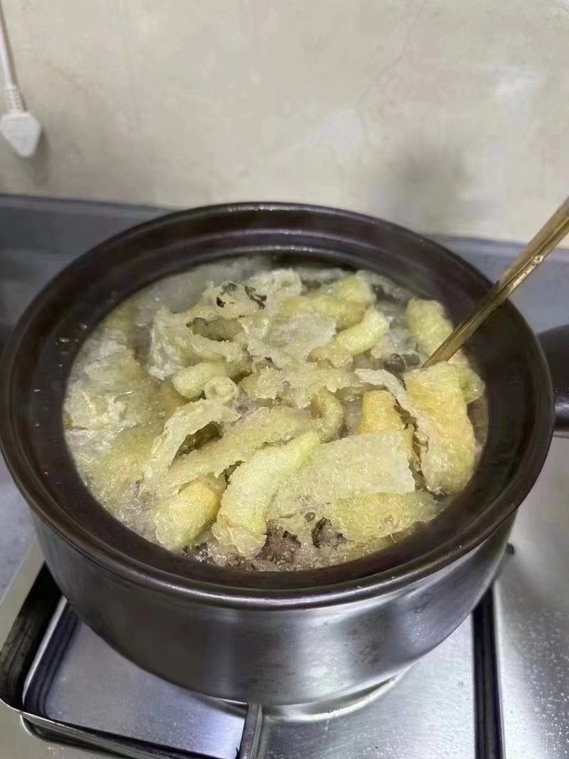 盐爆刺龟皮厚肉很鲜，爽口，放点瑶柱一点鸡肉都很鲜甜