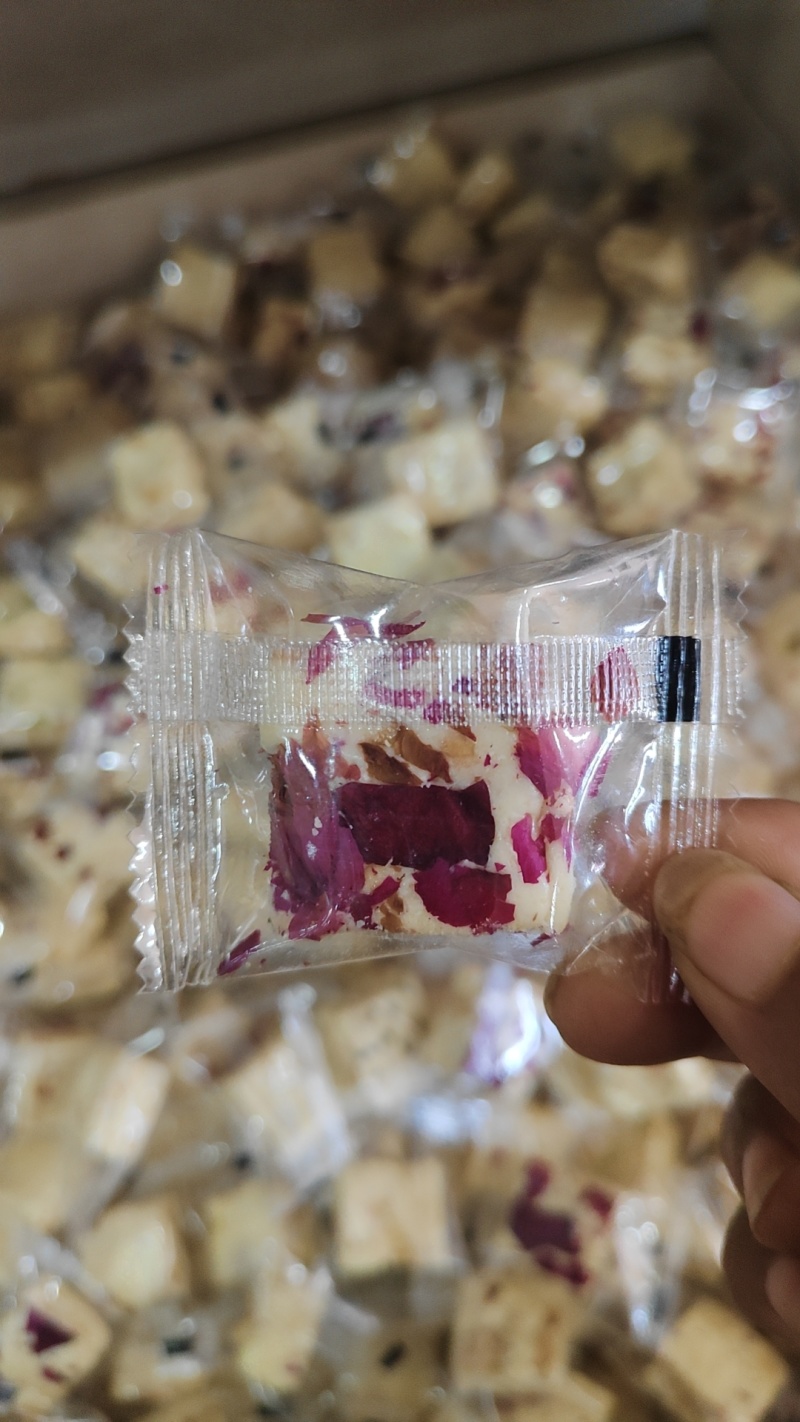 一件代发玫瑰奶芙芝麻奶芙南瓜子仁奶芙量大优惠