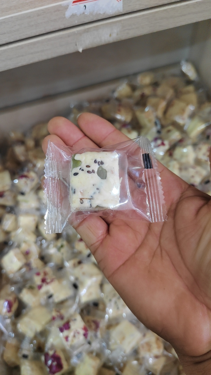 一件代发玫瑰奶芙芝麻奶芙南瓜子仁奶芙量大优惠