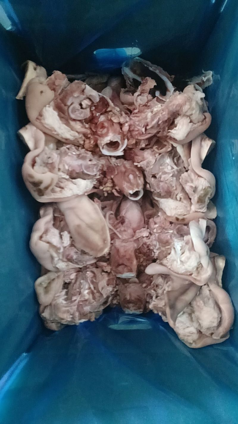 8成熟羊头肉，去骨，带舌头，带耳朵，带羊眼。