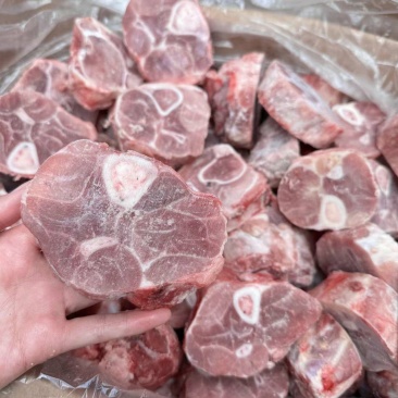 满肉肘骨块