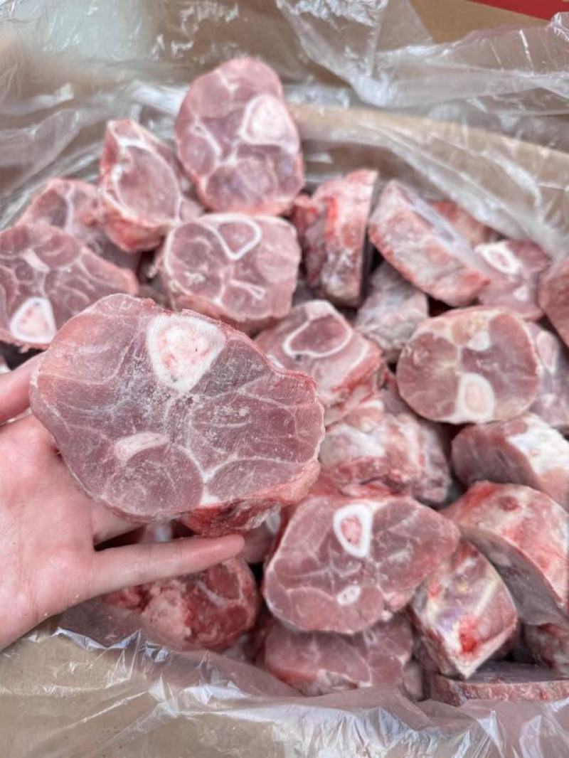 满肉肘骨块