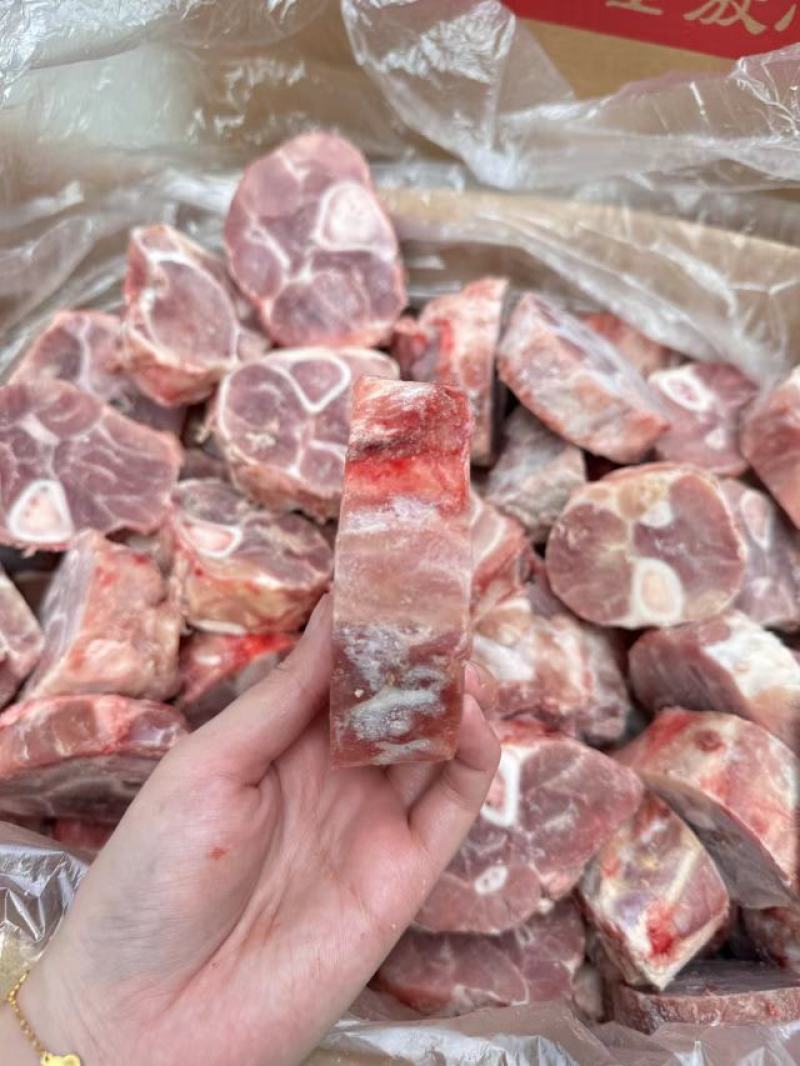 满肉肘骨块