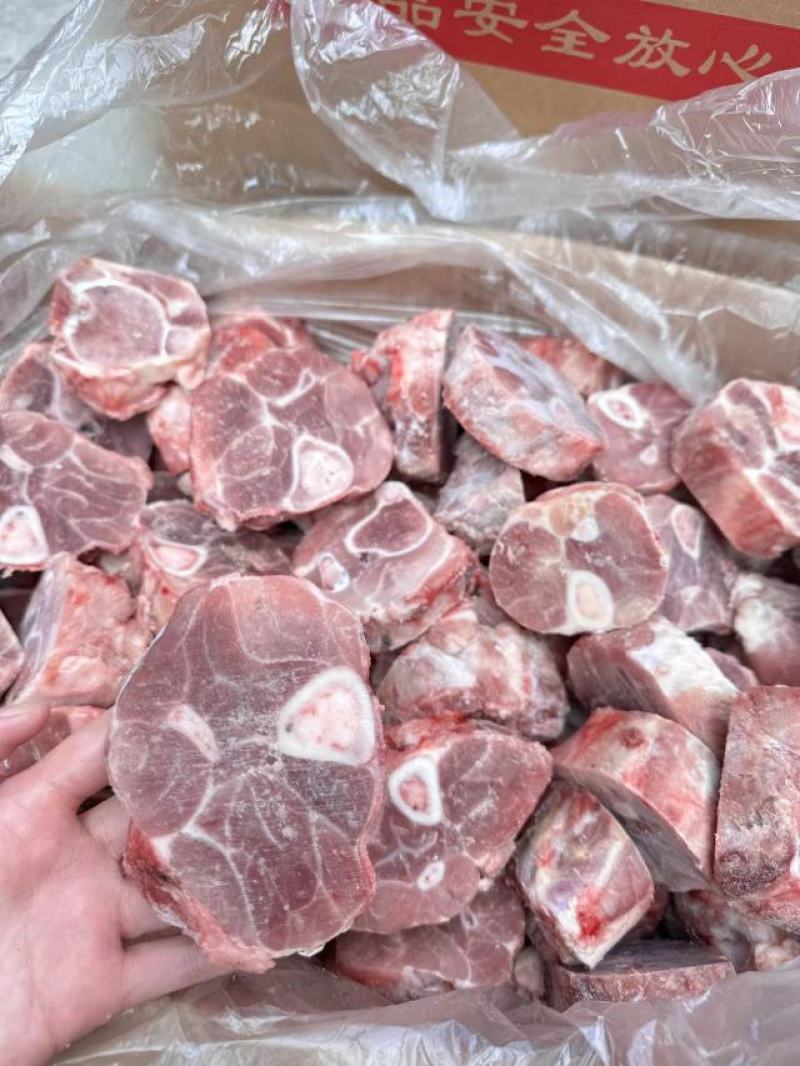 满肉肘骨块