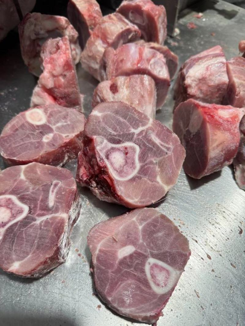 满肉肘骨块