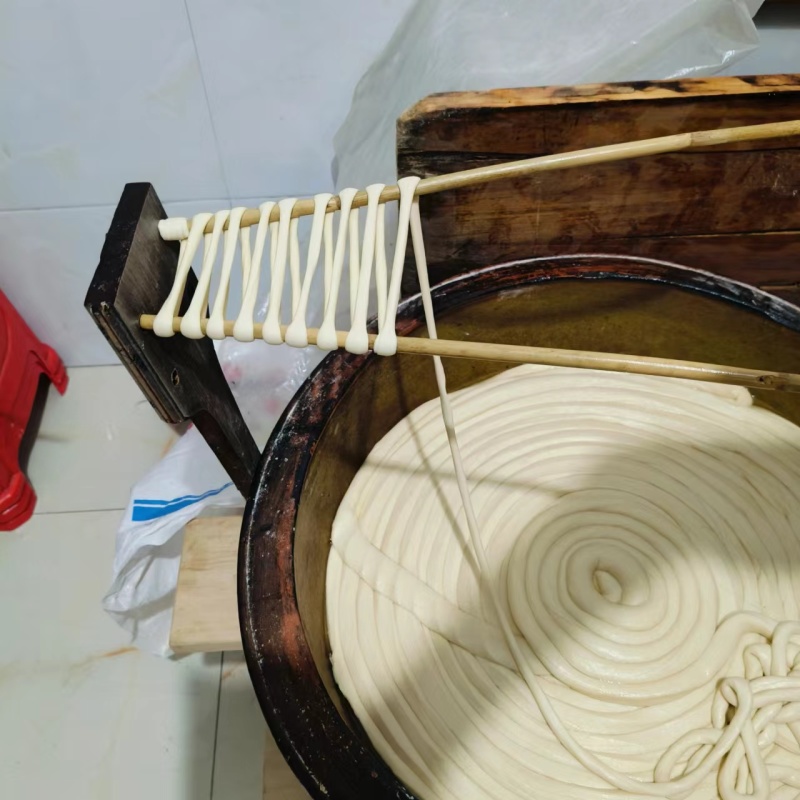 纯手工制作的面条。口感独特，吃了忘不掉