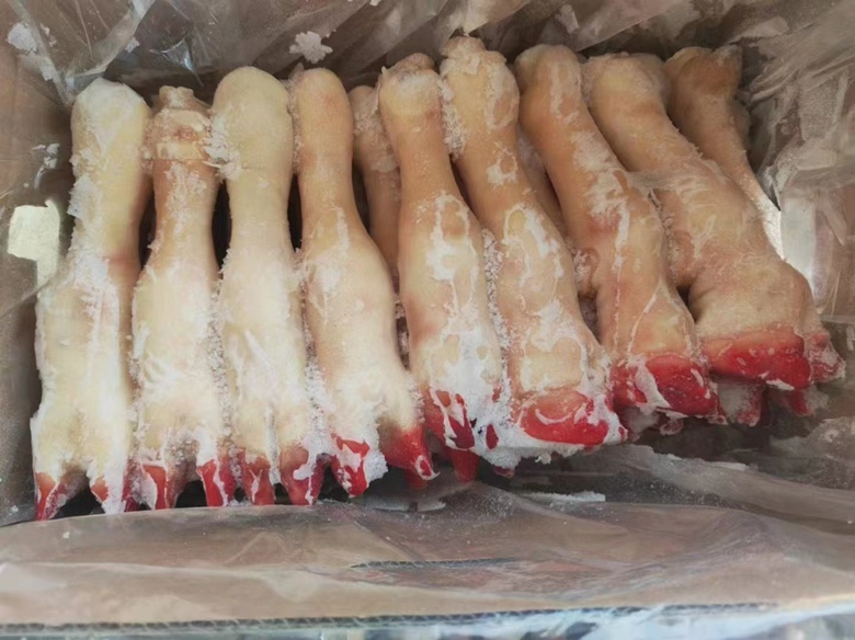 北京某现代化羊肉分割车间内景