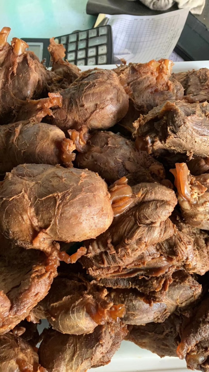 厂家直销全熟酱香腱子肉量大从优质量保证熟牛肉