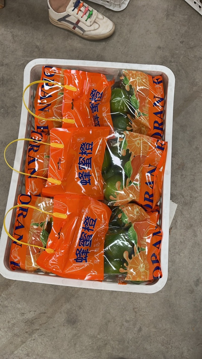 【精选】红肉脐橙皮薄汁多大量上市产地现摘现发欢迎采购