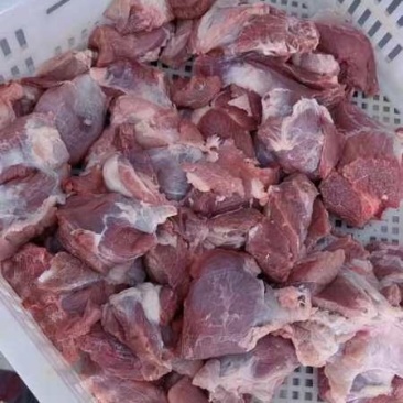 品名:精修槽头精碎肉规格20公斤一袋日期新货手续齐