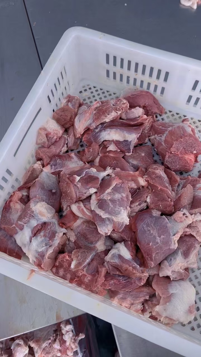 品名:精修槽头精碎肉规格20公斤一袋日期新货手续齐