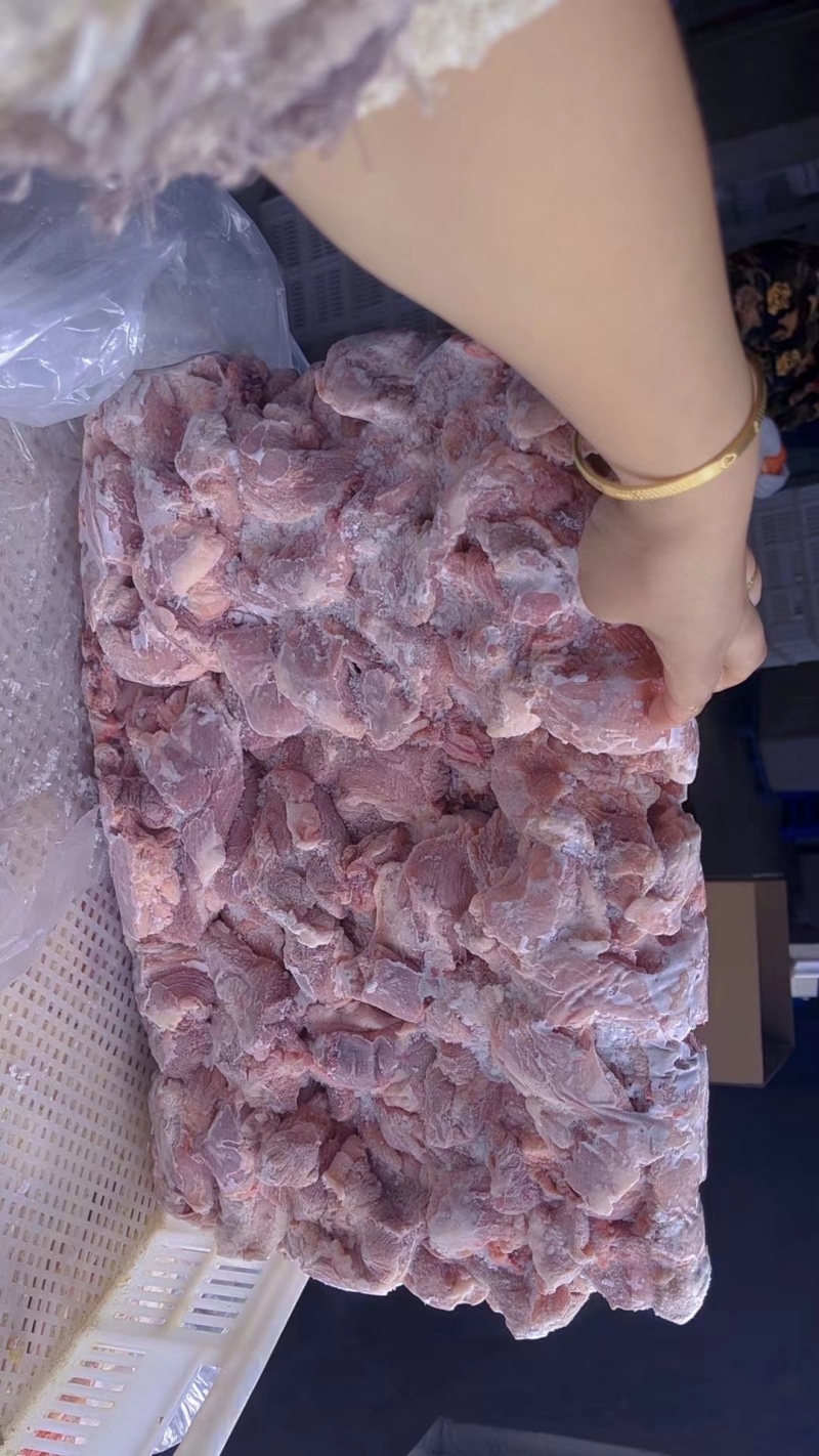 品名:精修槽头精碎肉规格20公斤一袋日期新货手续齐
