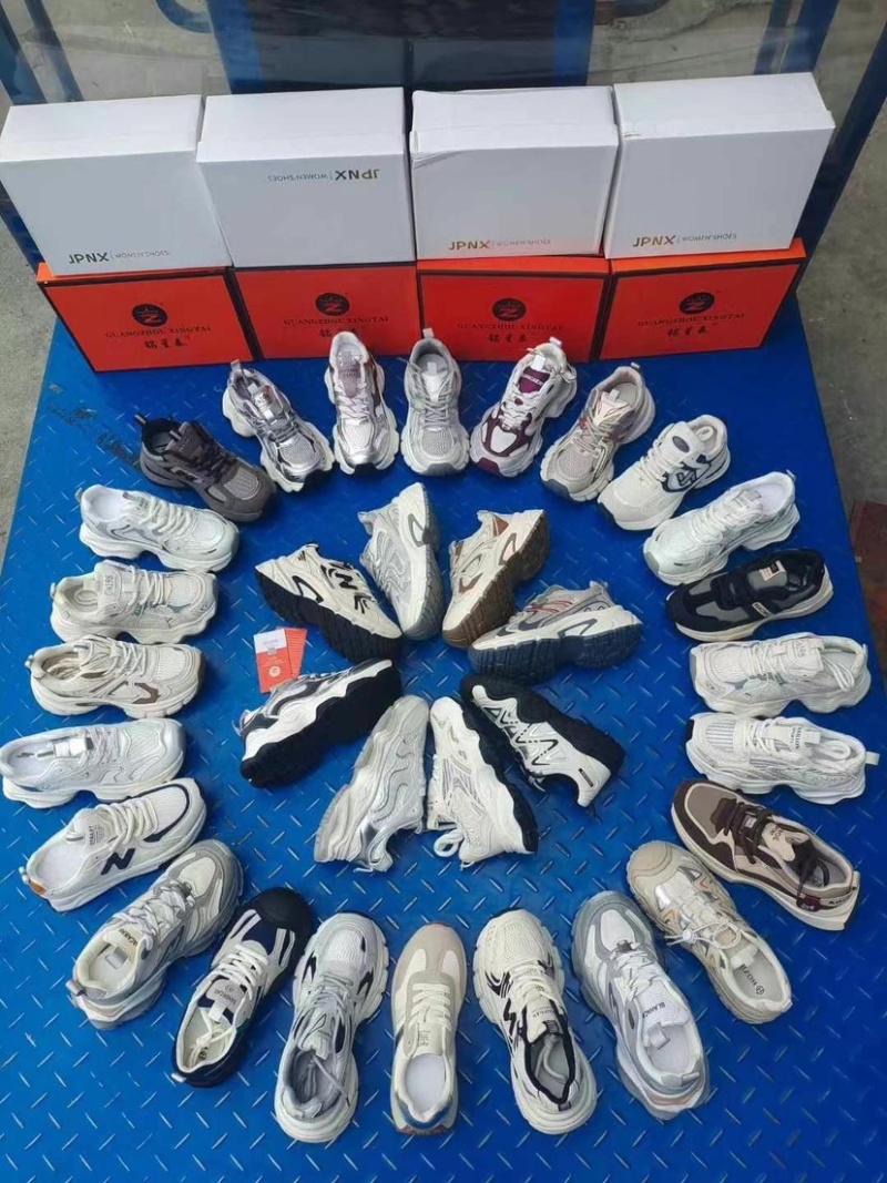 轻跑运动鞋