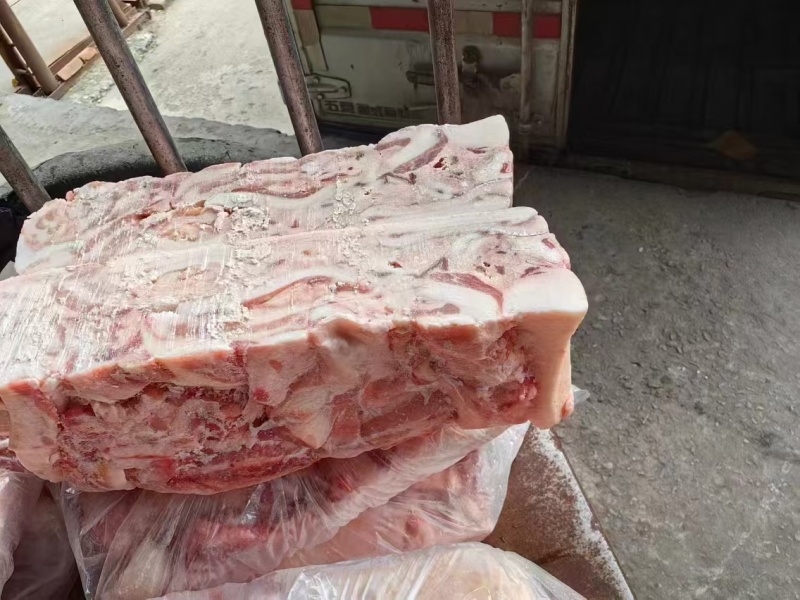 肥猪倒三七河北24.3月以后的鲜白条分割