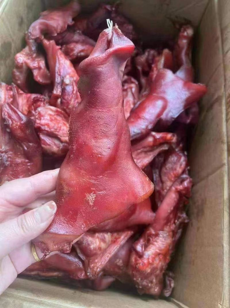 烟熏腊拱嘴，颜色漂亮，干度好，味道香一件50斤