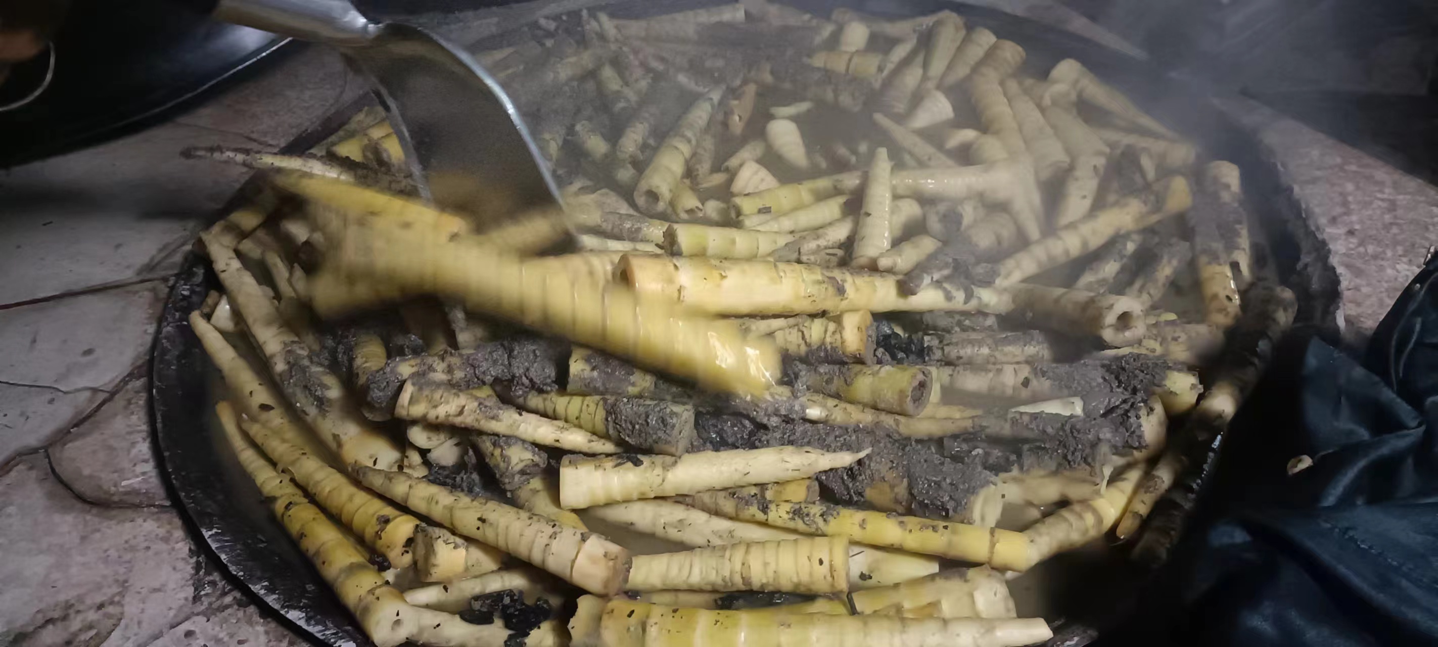 竹笋虫烹饪图