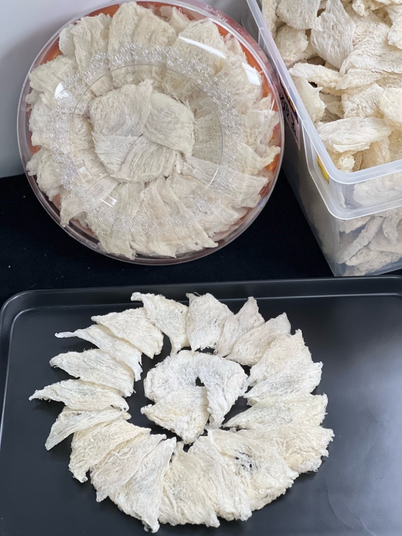 米黄色三角盏条
