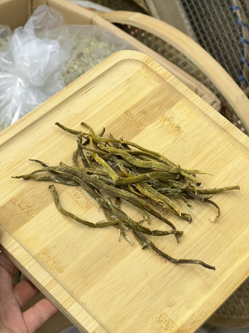 云南珍虫石斛条胶质浓郁现货批发量大可议价欢迎各位来电