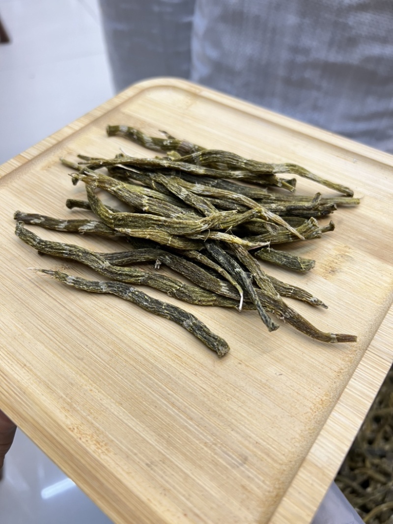 云南珍虫石斛条胶质浓郁现货批发量大可议价欢迎各位来电