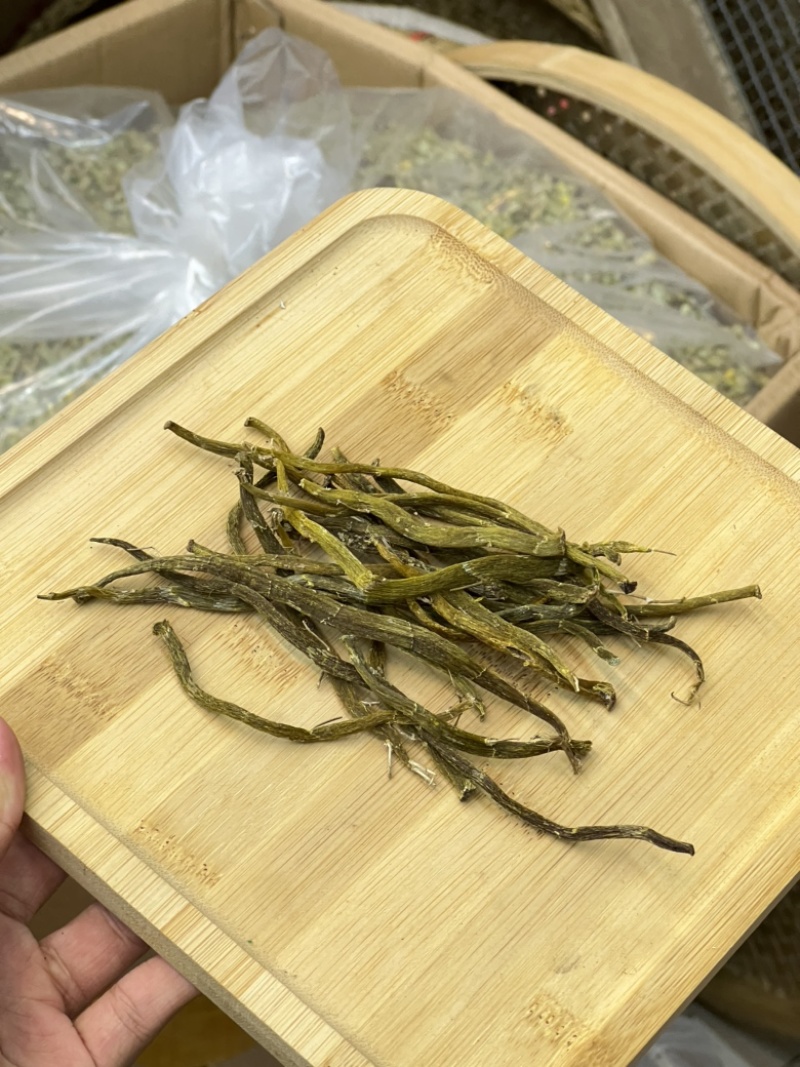 云南珍虫石斛条胶质浓郁现货批发量大可议价欢迎各位来电