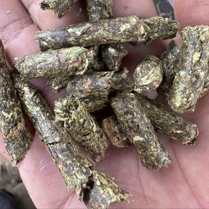 纯花生秧熟化颗粒，适口性好，牛羊马驴鹿等动物饲料