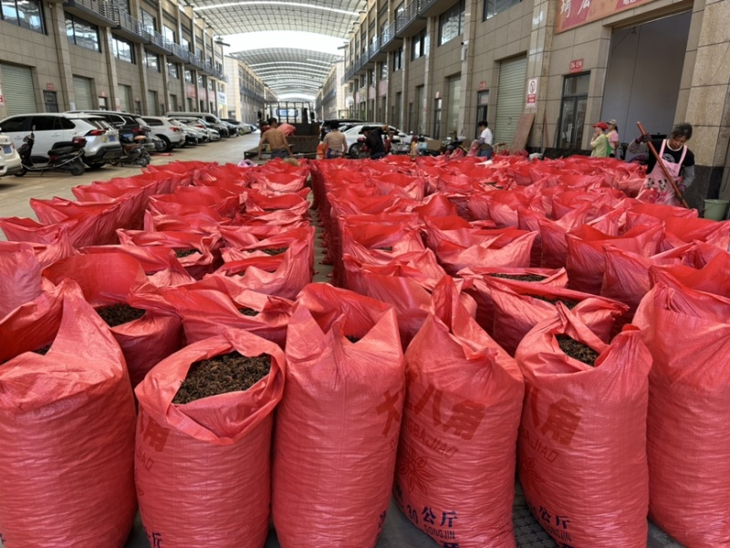 足干大红八角（广西福达国际香料交易市场）直接向全国批发