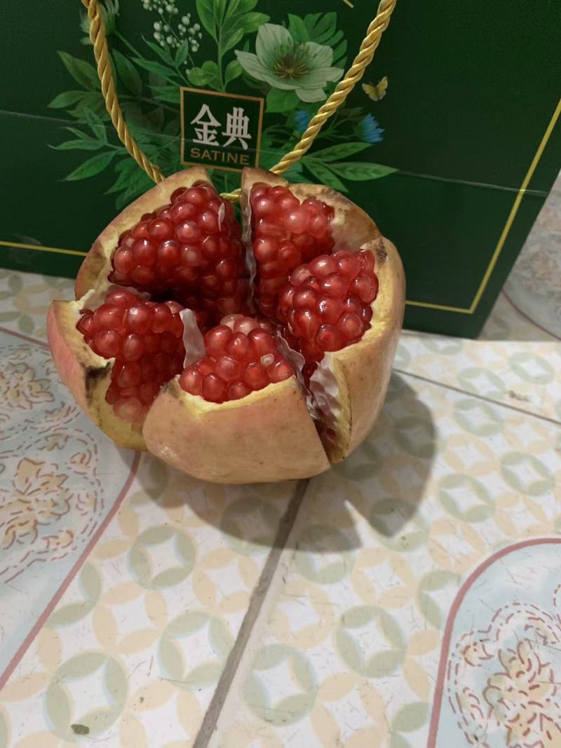 自家种正宗临潼石榴，皮薄籽大，酸甜可口，吃一口忘不了！