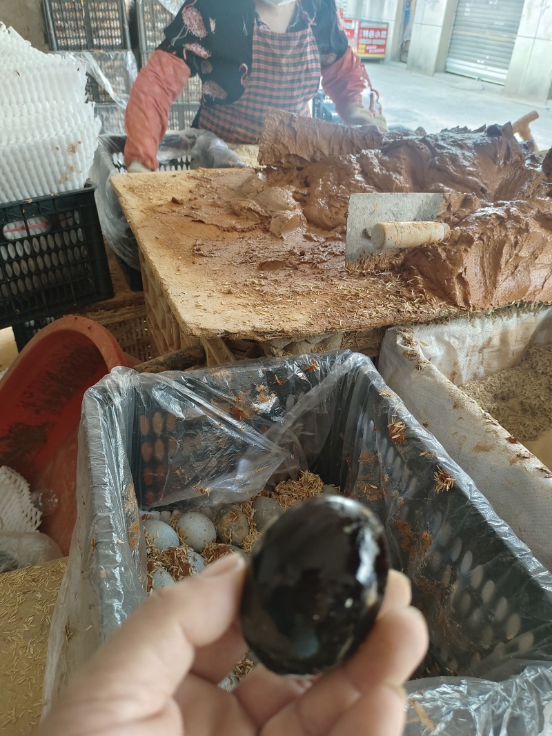 传统工艺无铅松花蛋是赶大集摆地摊火爆产品，厂家亏本清仓价